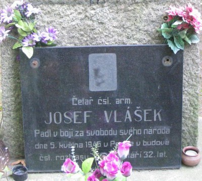 josefvlasek_hrob.jpg